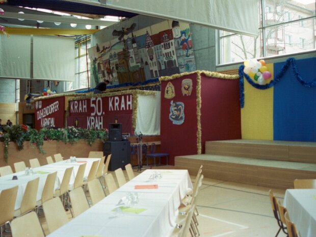 Aufbau der Sport- und Festhalle