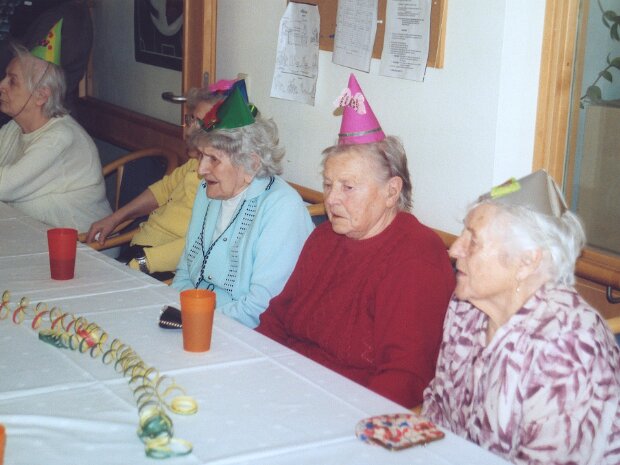 Besuch im Altenpflegeheim der Diakonie am Dienstag, den 08.02.2005