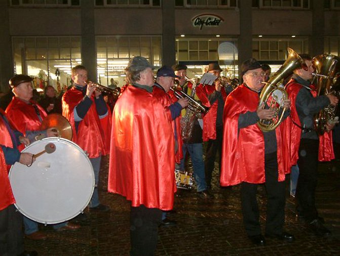Karnevalseröffnung mit dem traditionellen Schlüsselkampf am Freitag, den 11.11.2005 auf dem Neustädter Markt Galerie 3