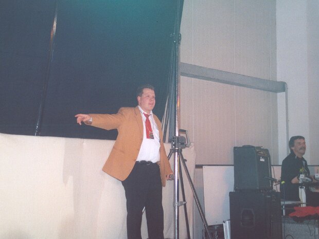 1. Duhlendorfer Weiberfasching am Samstag, den 03.02.2005 in der Fahrzeughalle der Stadtwerke Galerie 2