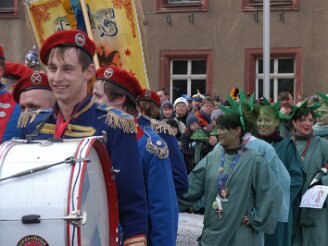 montag-tauziehen270206-164 Wenn nicht ab und zu stärkere Mannschaften auf der Westseite des Neustädter Marktplatzes beim gestrigen 28. Närrischen Tauziehen (ge)wichtiger Leute das...