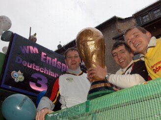 poessneck.diashow.umzug Sollte die Vogelgrippe keinen Strich durch die Rechnung machen, wird Deutschland dieses Jahr Fußballweltmeister im eigenen Land Ein anderes Fazit lassen die...