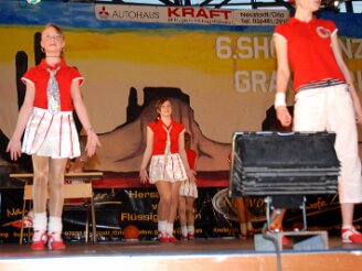 6.showtanzgrandprix140407-juniorengarde-014