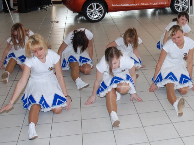 Auftritt der Juniorengarde im Skoda Autohaus zur Präsentation des neuen Skoda in Pößneck am 31.03.2007