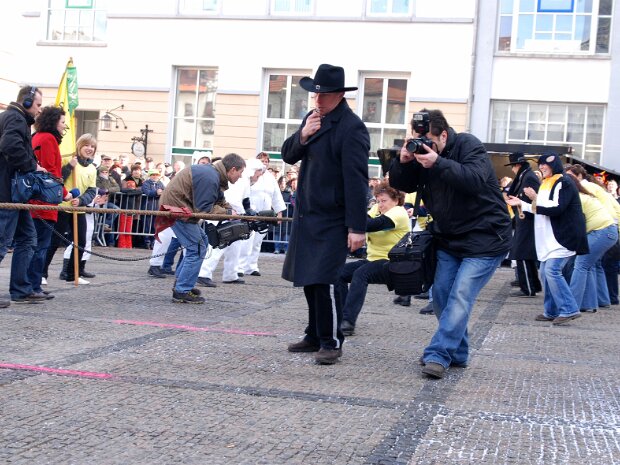 30. Närrisches Tauziehen (ge)wichtiger Leute am Montag, den 04.02.2008 auf dem Neustädter Marktplatz Galerie 1
