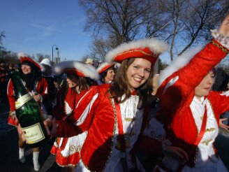 Großer Karnevalsumzug durch…