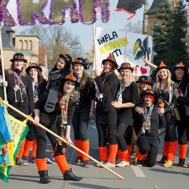 Großer Karnevalsumzug durch…