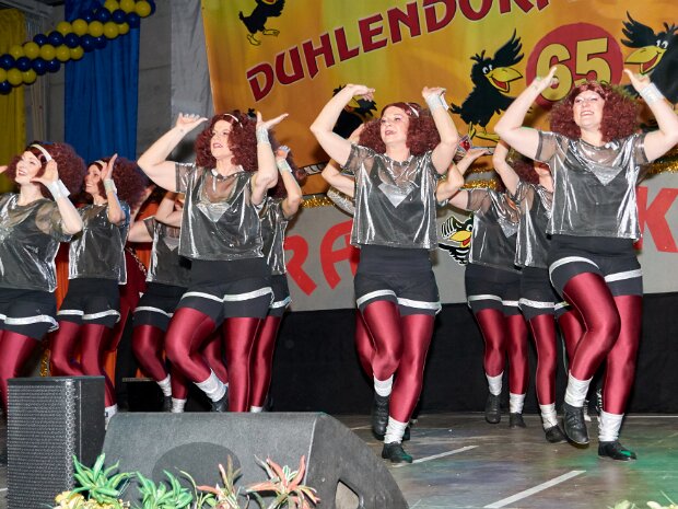 Närrische Ausgelassenheit ud Umzugsausklang in der Sport- und Festhalle