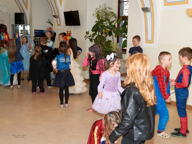 Der närrische Rat und seine Garden besuchen die AWO Schloss-Schule