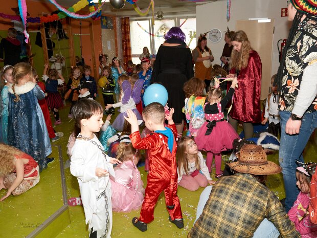 Der närrische Rat und seine Garden zu Besuch in der Kindertagesstätte Gänseblümchen Centbaumweg