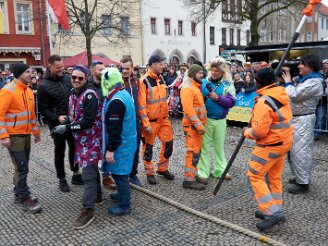 montag-tauziehen-120224-221