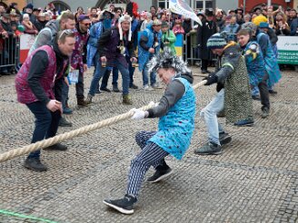 montag-tauziehen-120224-228