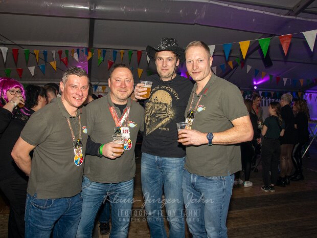 8. Warm Up Party am Freitag den 09.02.2024 mit "DJ Marko und Danny" im Zelt auf dem Schwanenplatz (neben Hirsch Apotheke)